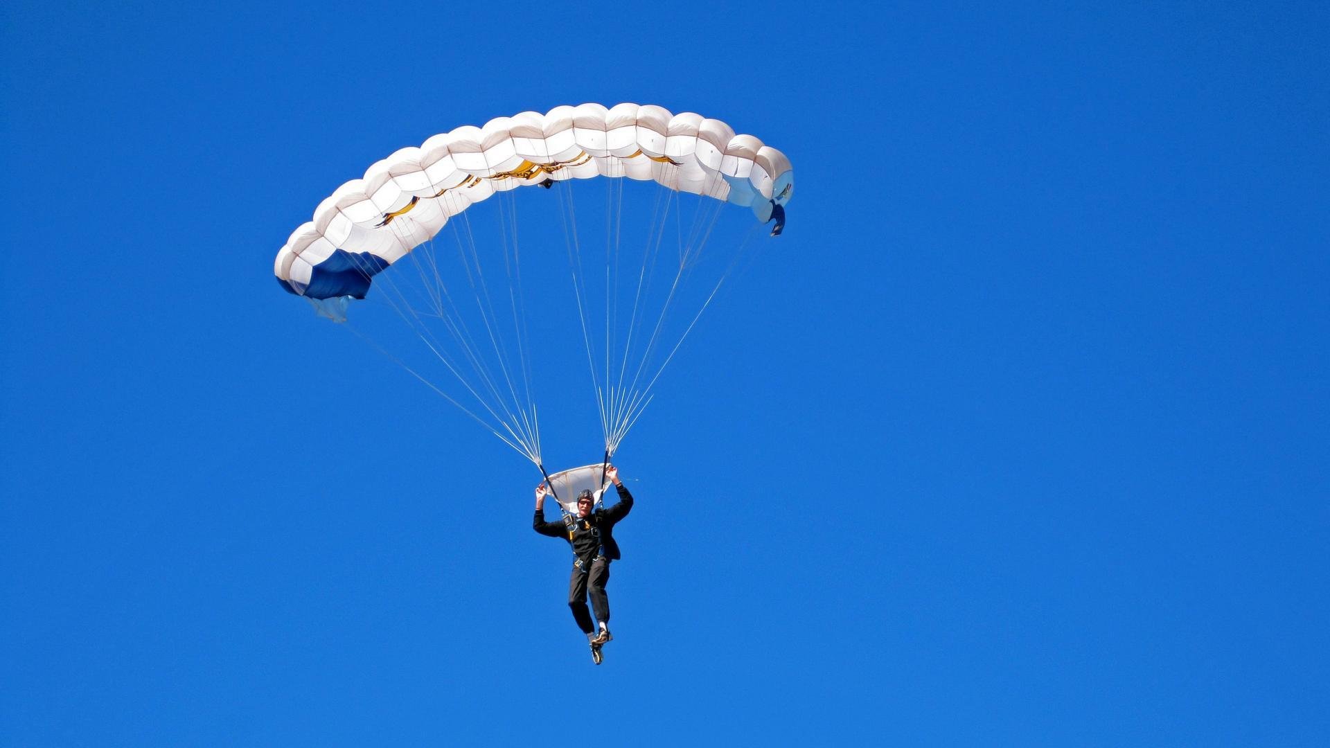 《传奇再续：老牌战队迎来新挑战》，传奇再现最新章节