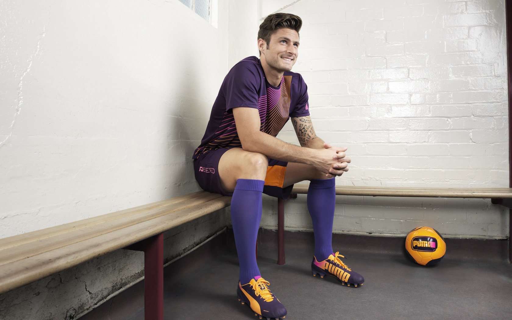 特色足球场馆“绿色+智慧+科技”成为行业新风向，硬件设施不断升级